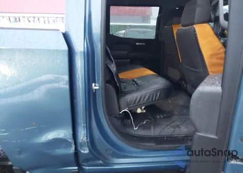 2024 Chevrolet Silverado 1500 4Wd Short Bed Custom z USA, uszkodzony, nr VIN 1GCPDBEK4RZ185056